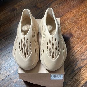 Adidas Foam Runners Broken